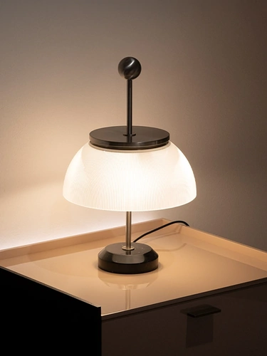 Lampada da tavolo Alfa di Artemide