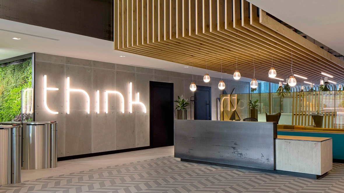 Lampada da parete Alphabet of light di Artemide