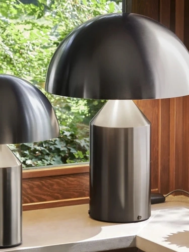 Lampada da tavolo Atollo nickel satinato di Oluce