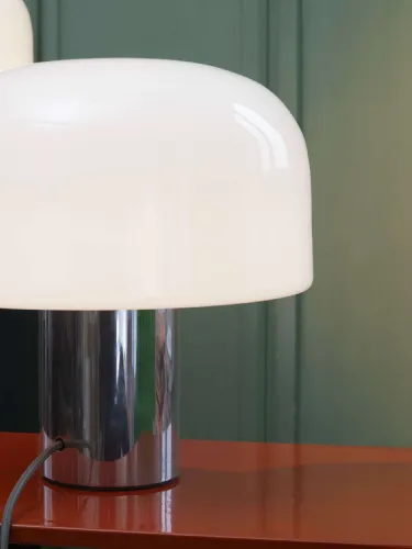 Lampada da tavolo Bellhop Glass T in vetro e alluminio di Flos