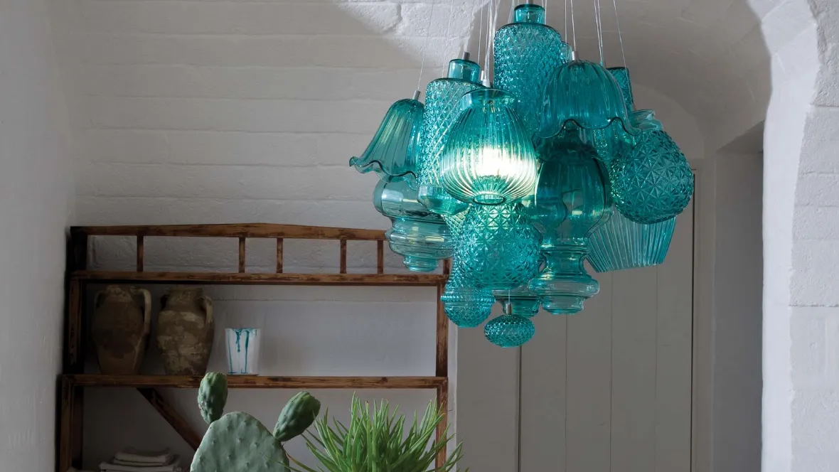 Lampada a sospensione in vetro colorato con vasi di forme diverse Ceraunavolta di Karman