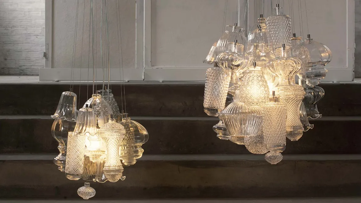 Lampada a sospensione in vetro trasparente con vasi di forme diverse Ceraunavolta di Karman