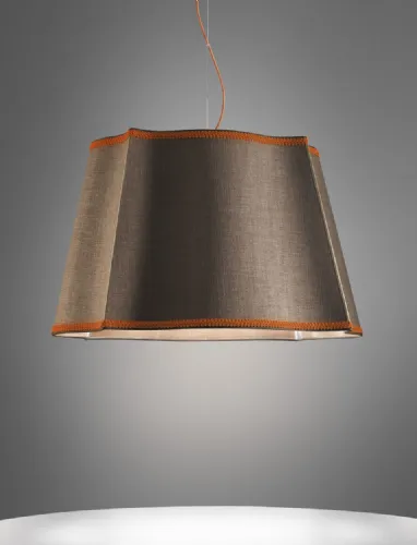 Lampada a sospensione Club House in tessuto con passamaneria a contrasto di Pentalight