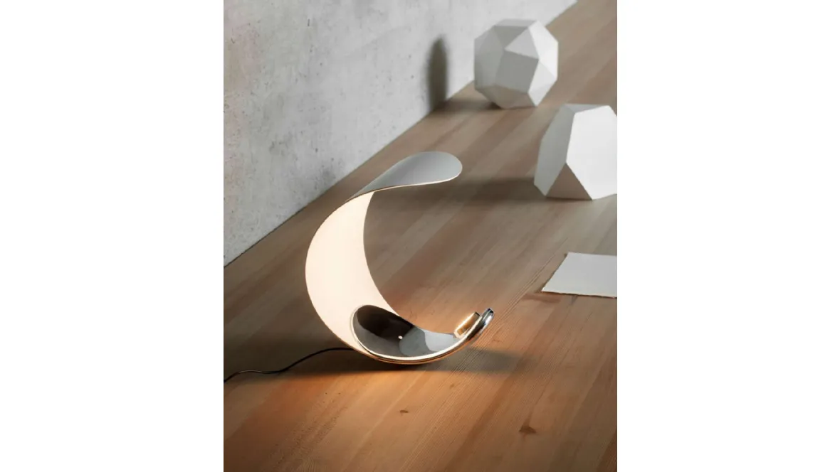 Lampada da tavolo Curl in policarbonato di Luceplan
