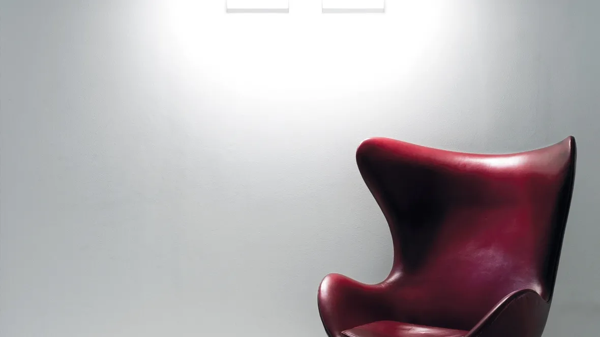 Lampada da parete realizzata con un semplice foglio di metallo Folder di Davide Groppi