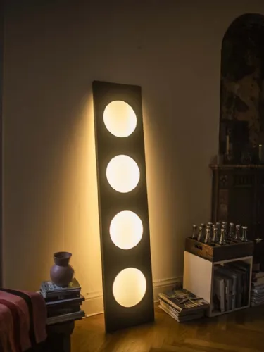 Lampada da terra Dolmen di Foscarini