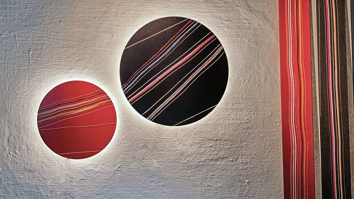 Lampada da parete Moonlight in alluminio e frontale in MDF in diverse finiture di Egoluce