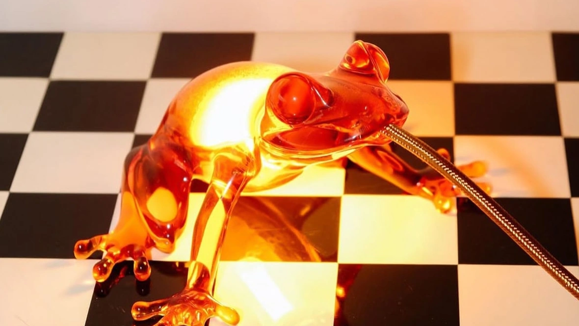 Lampada da tavolo Hungry Frog di Qeeboo