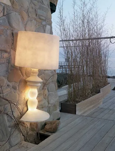 Lampada in vetroresina Alibabig di Karman