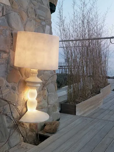 Lampada in vetroresina Alibabig di Karman