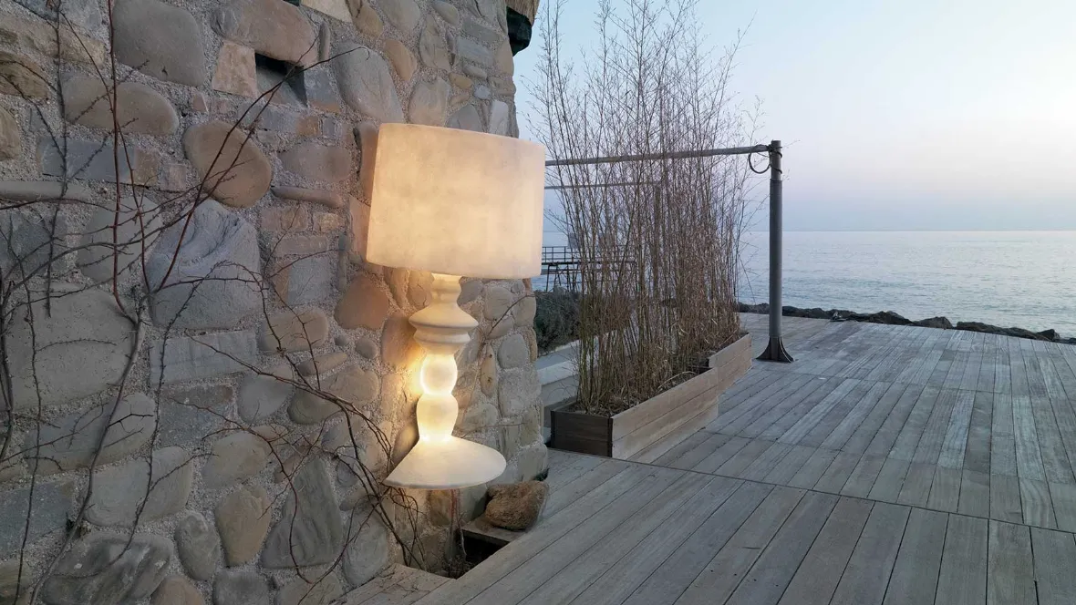 Lampada in vetroresina Alibabig di Karman