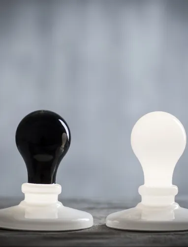 Lampada da tavolo Light Bulb in vetro soffiato e alluminio di Foscarini