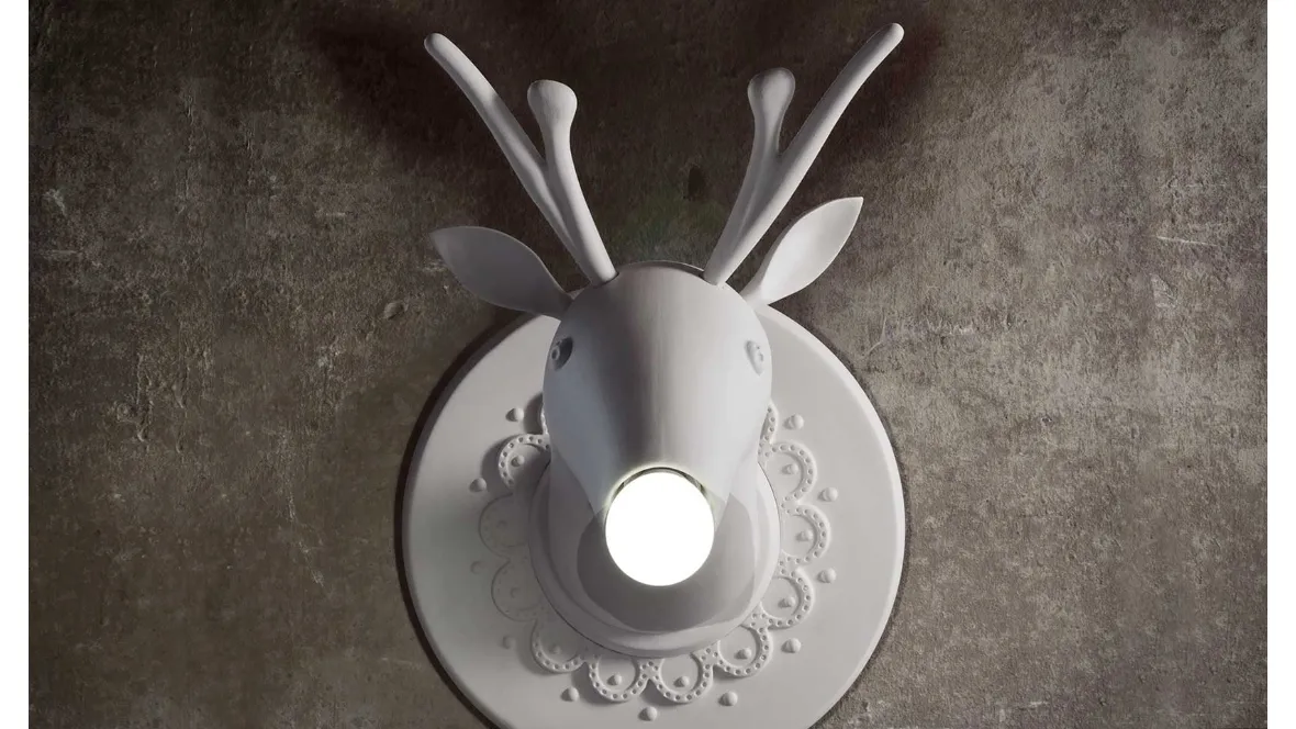 Lampada da parete in ceramica a forma di cervo Marnìn di Karman