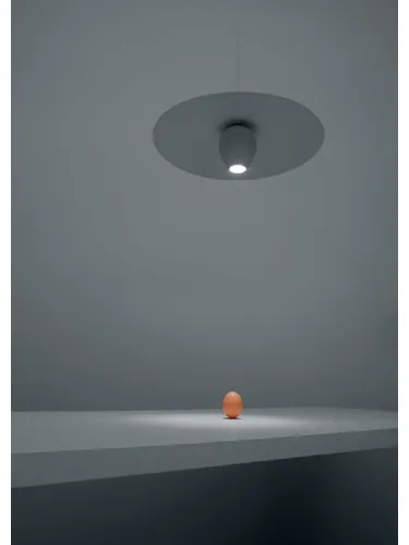 Lampada sospesa in metallo Ovonelpiatto di Davide Groppi