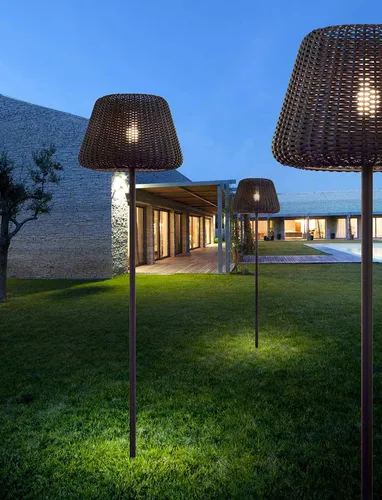 Lampada da esterno Ralph in Rattan sintetico intrecciato a mano con diffusore in policarbonato trasparente di Panzeri