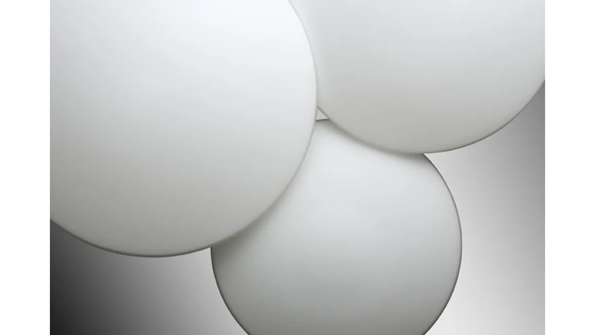 Lampada da parete in vetro opaline Puck di Vibia