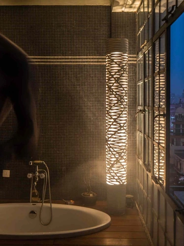 Lampada da terra Tress in vetro e resina di Foscarini