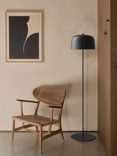 Lampada da terra Zile di Luceplan