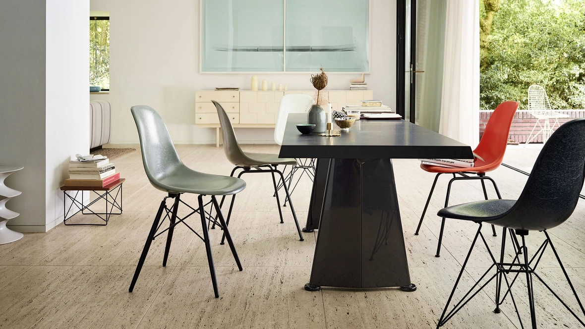 Sedia Eames Fiberglass Side Chair DSW di Vitra