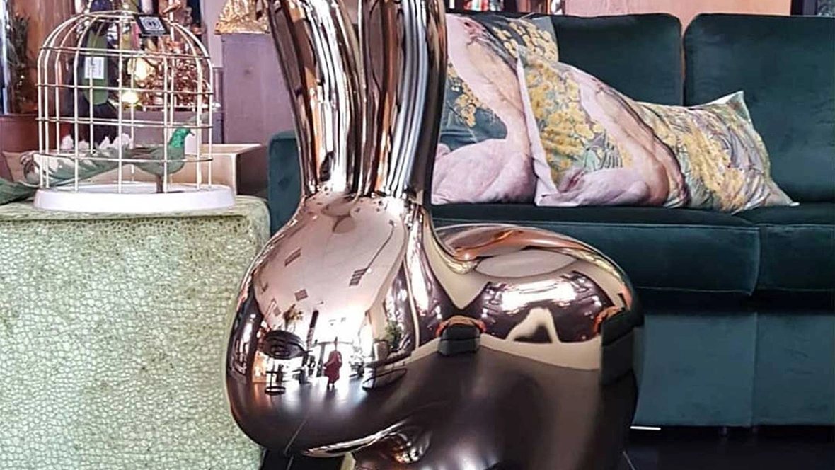 Sedia Rabbit Metal in plastica metallizzata di Qeeboo
