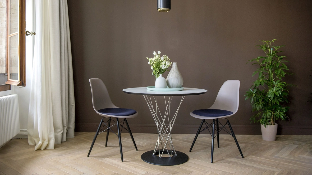 Tavolo rotondo Dining Table di Vitra
