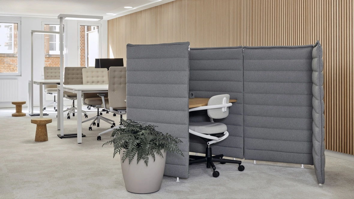 Scrivania Operativa Alcove Plus Desk di Vitra